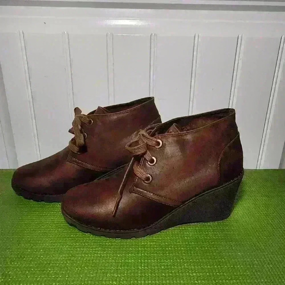 BOBS, Goin West Heeled Boots. Brown with ties, size 9.5 NIB - Picture 1 of 6